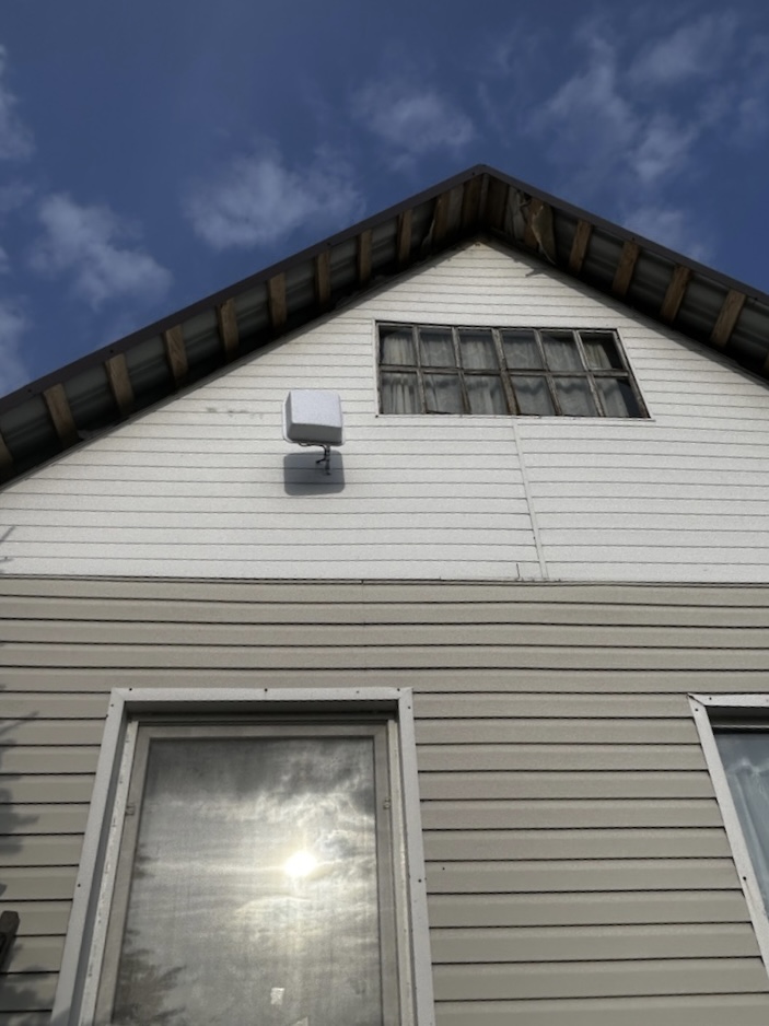 Внешняя антенна на частном доме